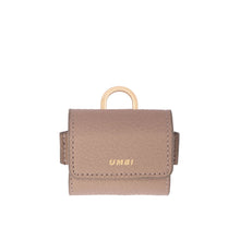 Load image into Gallery viewer, UMBI Personalized Leather AirPods Case - Beige
